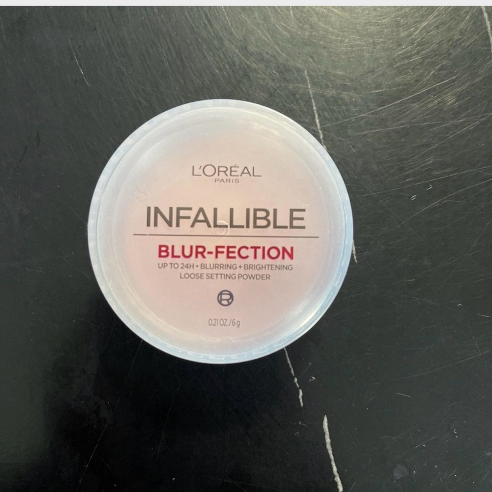 Infallible Blur-Fection Loose Setting Powder in the shade 05 Pink Medium Deep